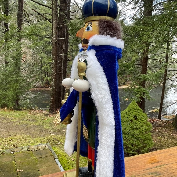 Wooden Nutcracker King 15" Blue Robe - Picture 8 of 13
